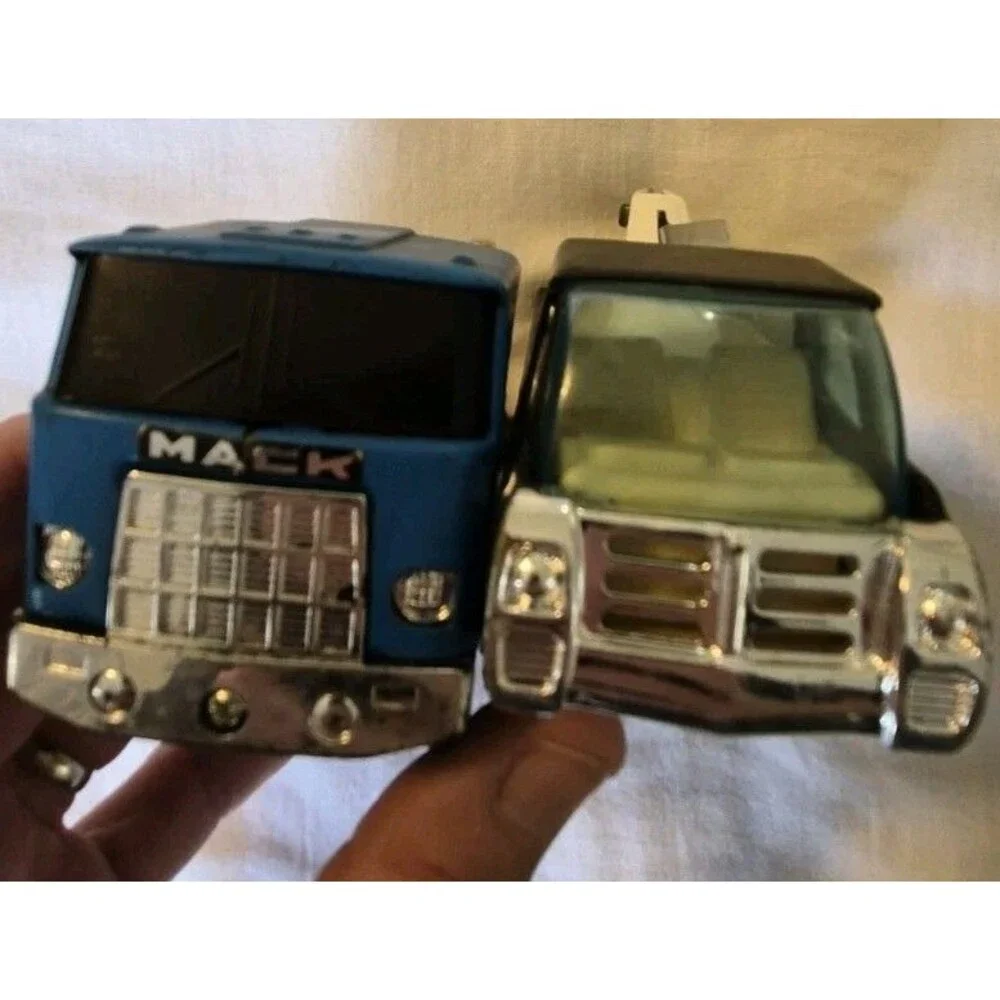 Vintage 1970s Lot Of 2 Buddy L Trucks Hawaiian Punch & Police Tow Truck Metal